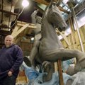 2003. aastal valmistas Mati Karmin juba Torisse ühe hobusekuju. See on Tori kiriku juures asuv Püha Jüri ratsamonument.